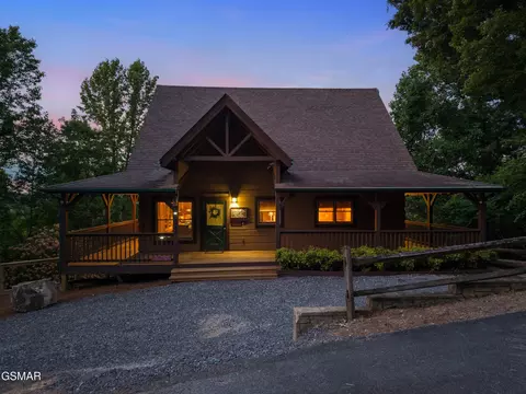 3719 Shadyview Ridge Rd, Sevierville, TN 37876