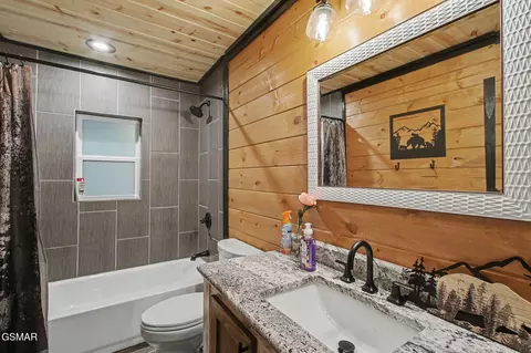 Bath - 3547 Sugar Maple Loop Rd, Sevierville, TN 37862 photo 1 of 5