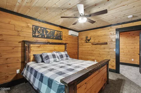 Bedroom - 3547 Sugar Maple Loop Rd, Sevierville, TN 37862 photo 2 of 6