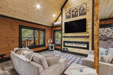 Living - 3547 Sugar Maple Loop Rd, Sevierville, TN 37862 photo 3 of 4