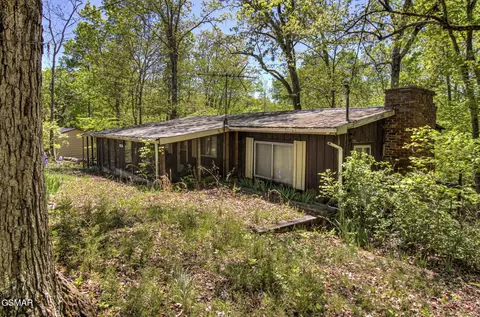 1909 Cheyene Trl, Dandridge, TN 37725