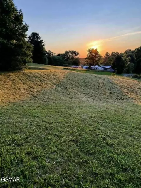 25 New Center Dr, Sevierville, TN 37876
