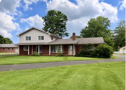 335 Robins St, Lawrenceburg, TN 38464