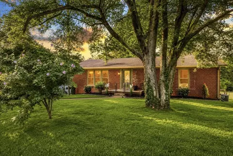 521 Westcrest Dr, Nashville, TN 37211
