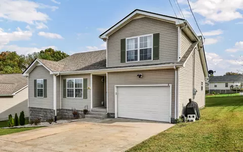 2904 Core Dr, Clarksville, TN 37040