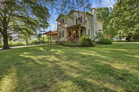 1038 S Cross Bridges Rd, Mount Pleasant, TN 38474