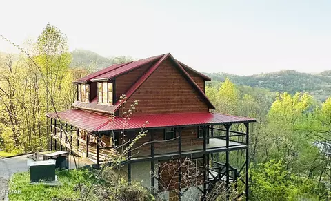 3305 Red Wolfe Rd, Sevierville, TN 37862