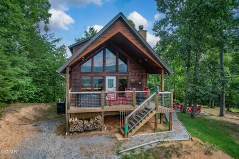 1876 Natures Ln, Sevierville, TN 37862