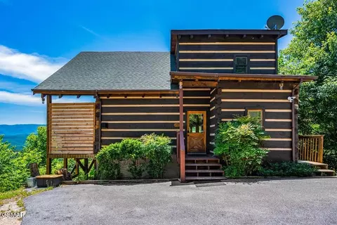 2086 Bluff Mountain Rd, Sevierville, TN 37876