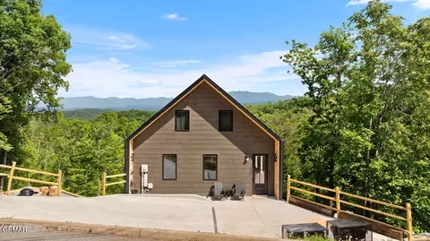 1863 Bluff Ridge Rd, Sevierville, TN 37876