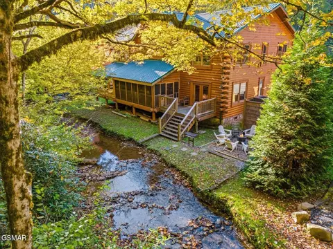 307 Caney Creek Rd, Pigeon Forge, TN 37863