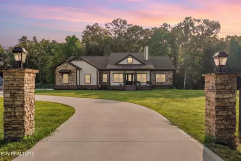 964 Deerwood Dr, Dandridge, TN 37725