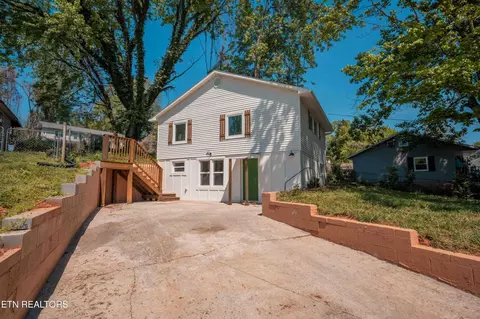 106 Wainwright Rd, Oak Ridge, TN 37830