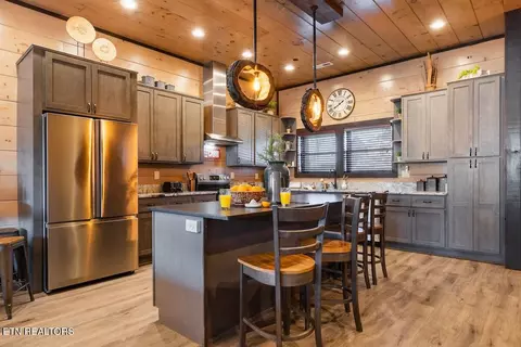 Kitchen - 2110 Elk Pass Ln, Sevierville, TN 37876 photo 3 of 5