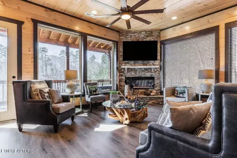 Living - 2110 Elk Pass Ln, Sevierville, TN 37876 photo 1 of 5