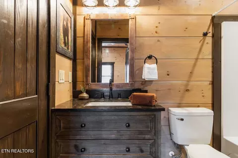 Bath - 2110 Elk Pass Ln, Sevierville, TN 37876 photo 5 of 8