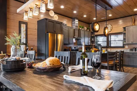Dining - 2110 Elk Pass Ln, Sevierville, TN 37876 photo 2 of 3