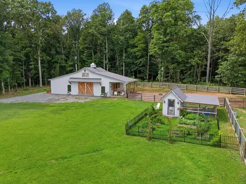 Exterior - 2404 Savage Creek Dr, Springfield, TN 37172 photo 15 of 20