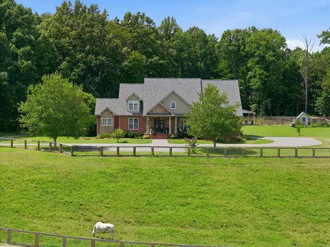 Exterior - 2404 Savage Creek Dr, Springfield, TN 37172 photo 11 of 20