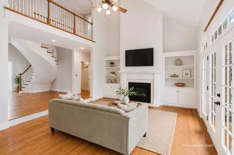 Living - 2404 Savage Creek Dr, Springfield, TN 37172 photo 3 of 5