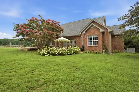 Exterior - 2404 Savage Creek Dr, Springfield, TN 37172 photo 8 of 20