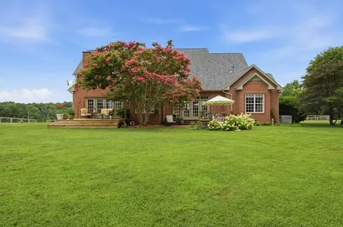 Exterior - 2404 Savage Creek Dr, Springfield, TN 37172 photo 4 of 20