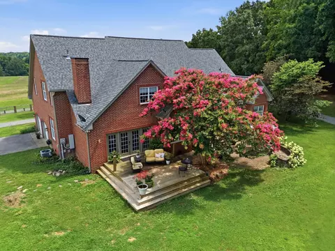 Exterior - 2404 Savage Creek Dr, Springfield, TN 37172 photo 7 of 20
