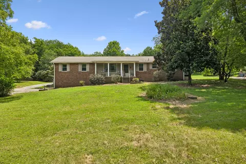 1041 Forest Harbor Dr, Hendersonville, TN 37075