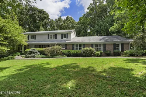 1307 Snowdon Dr, Knoxville, TN 37912