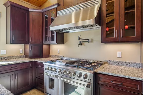 Kitchen - 1224 Hangar Rd, Springfield, TN 37172 photo 6 of 14