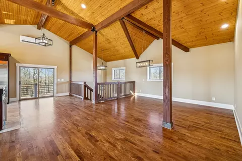 Living - 1224 Hangar Rd, Springfield, TN 37172 photo 2 of 8