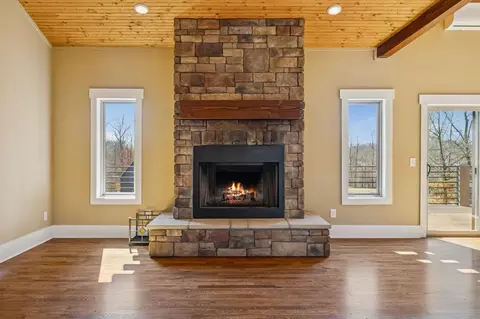 Living - 1224 Hangar Rd, Springfield, TN 37172 photo 6 of 8