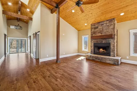 Living - 1224 Hangar Rd, Springfield, TN 37172 photo 5 of 8