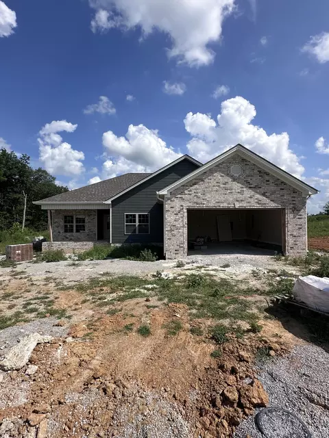 211 Bedford Ct, Hopkinsville, KY 42240
