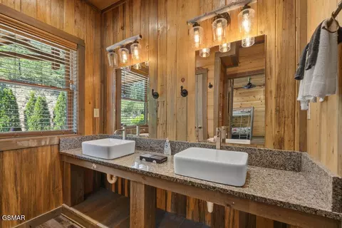 Bath - 2470 Hackberry Dr, Sevierville, TN 37862 photo 3 of 9