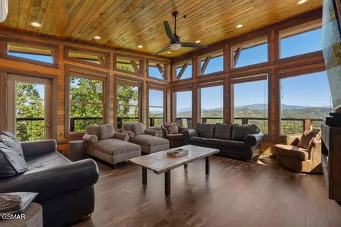 Living - 2470 Hackberry Dr, Sevierville, TN 37862 photo 5 of 6