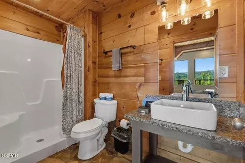 Bath - 2470 Hackberry Dr, Sevierville, TN 37862 photo 9 of 9