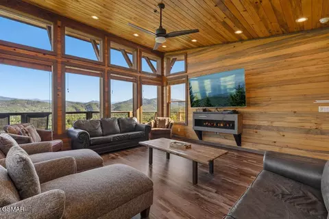 Living - 2470 Hackberry Dr, Sevierville, TN 37862 photo 6 of 6