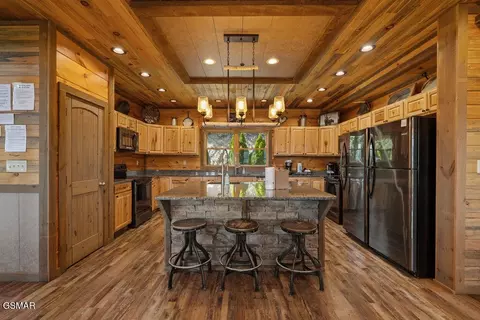 Kitchen - 2470 Hackberry Dr, Sevierville, TN 37862 photo 2 of 3