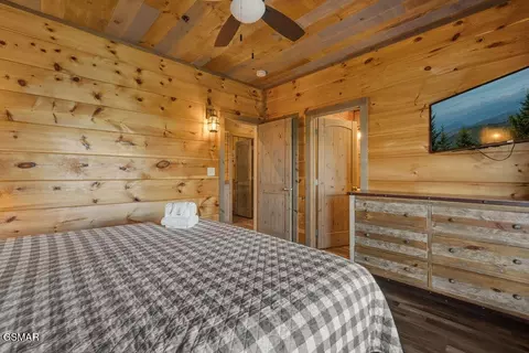 Bedroom - 2470 Hackberry Dr, Sevierville, TN 37862 photo 3 of 7
