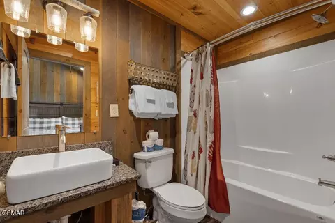 Bath - 2470 Hackberry Dr, Sevierville, TN 37862 photo 7 of 9