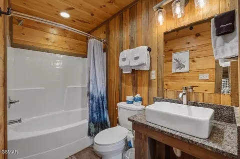 Bath - 2470 Hackberry Dr, Sevierville, TN 37862 photo 6 of 9