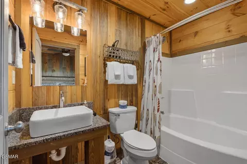 Bath - 2470 Hackberry Dr, Sevierville, TN 37862 photo 5 of 9