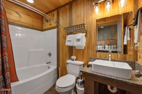 Bath - 2470 Hackberry Dr, Sevierville, TN 37862 photo 8 of 9