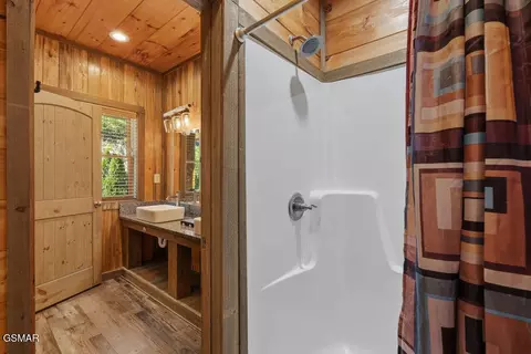 Bath - 2470 Hackberry Dr, Sevierville, TN 37862 photo 4 of 9