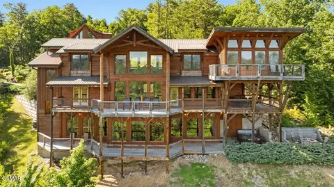 Exterior - 2470 Hackberry Dr, Sevierville, TN 37862 photo 2 of 14