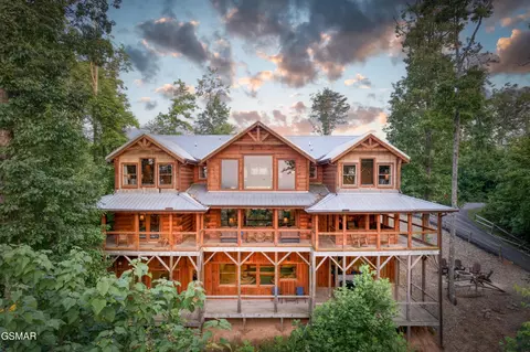 809 Pinecrest Way, Sevierville, TN 37862