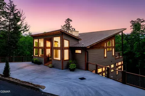2234 Legend Dr, Sevierville, TN 37876