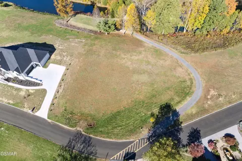 1 Bobwhite Trl, Sevierville, TN 37876