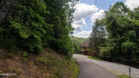 13 High Top Loop, Sevierville, TN 37862 photo 2